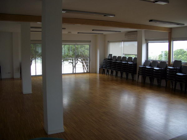 Sala gran de la primera planta del Centre Cívic de Gavà Mar